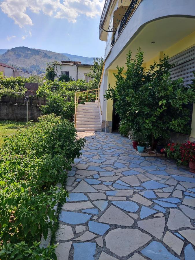Cheerful 2 Bedroom Villa With Free Parking. Gjirokastër Exterior foto